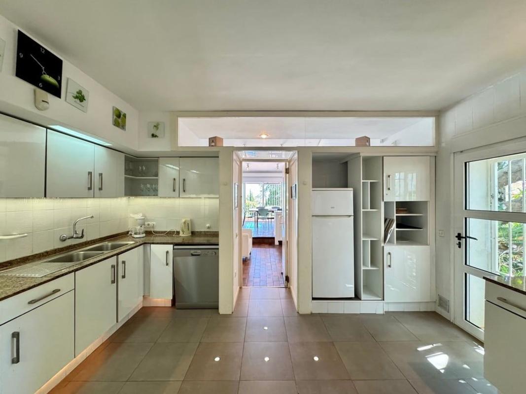 Properties for sale and rent in Spain photo 5