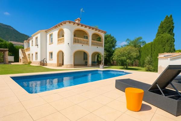 Частный шале на продаже в  Casa o chalet en El Montgó, Denia, Дения photo 1