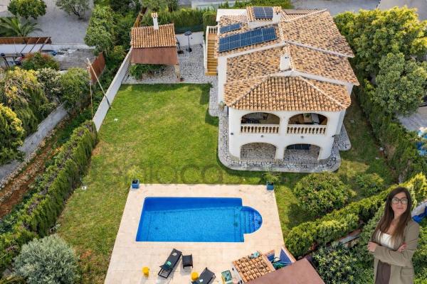 Частный шале на продаже в  Casa o chalet en El Montgó, Denia, Дения photo 2