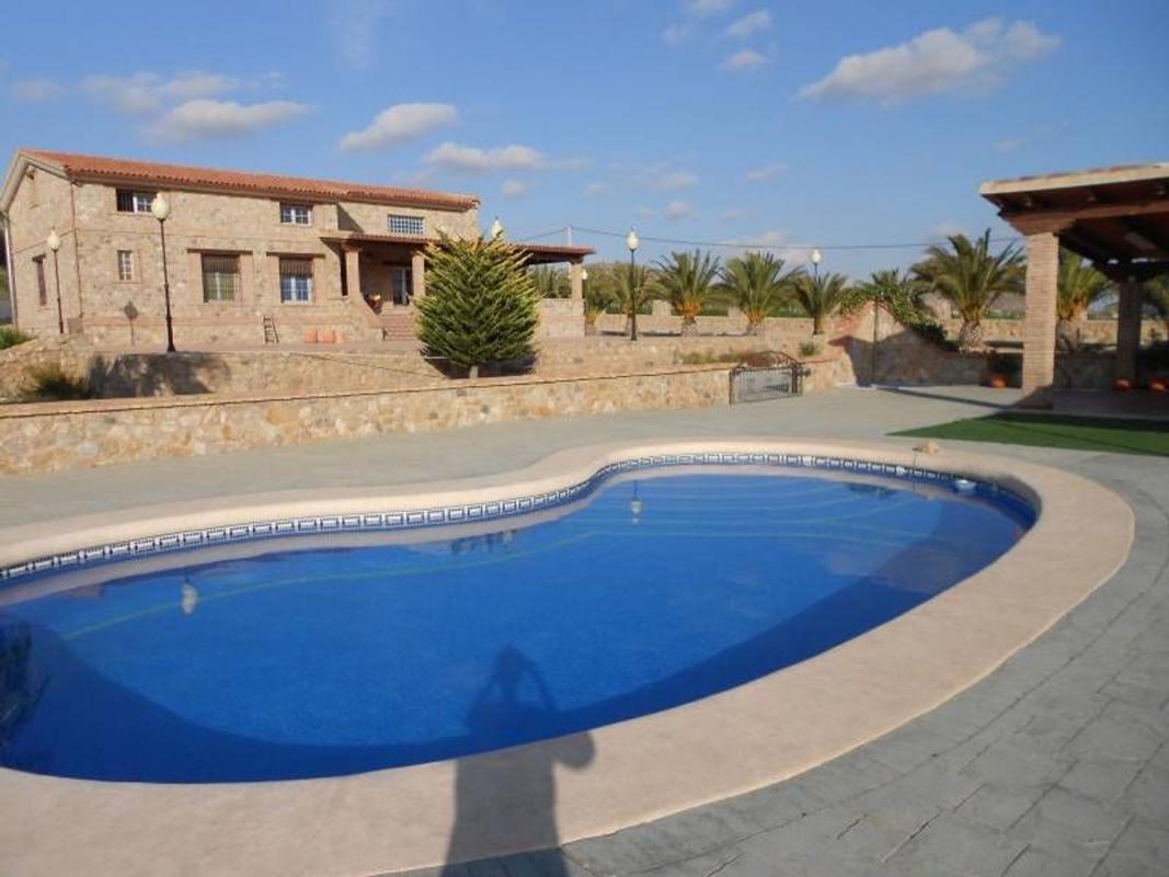 Propiedades en venta y alquiler en España photo 1