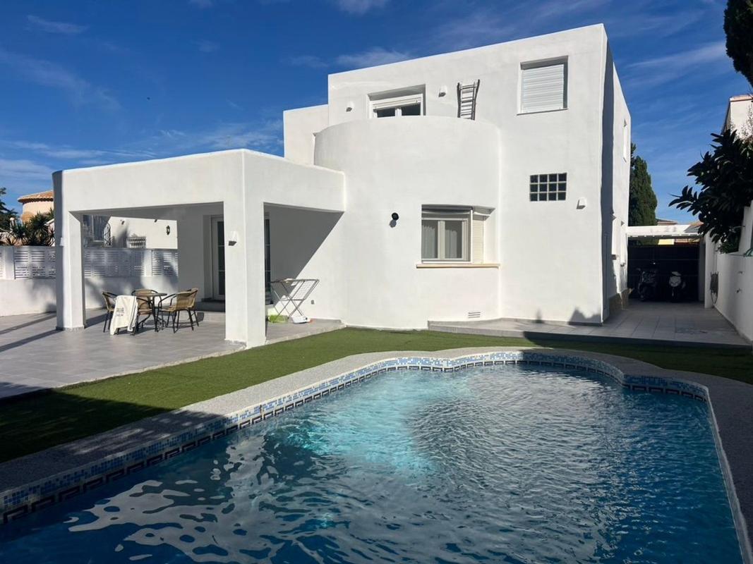 Продажа отдельного шале в Casa o chalet en El Montgó, Denia, Дения photo 2