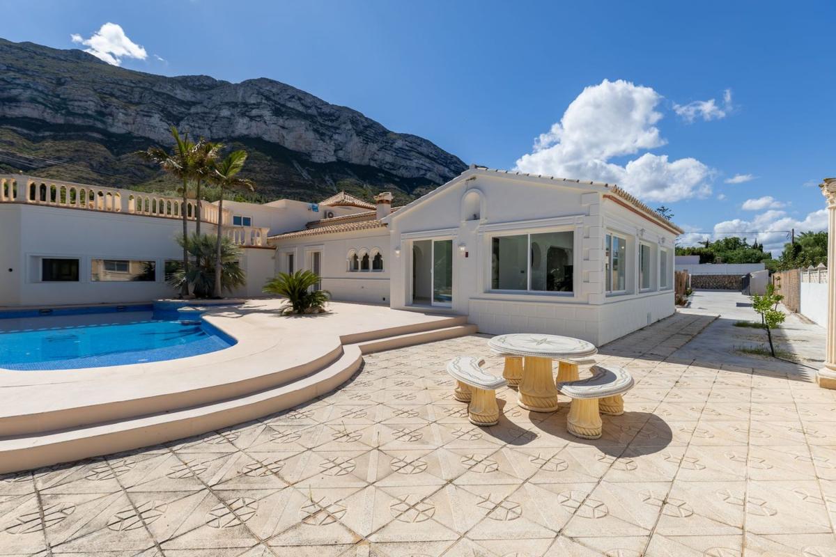 Properties for sale and rent in Spain photo 4