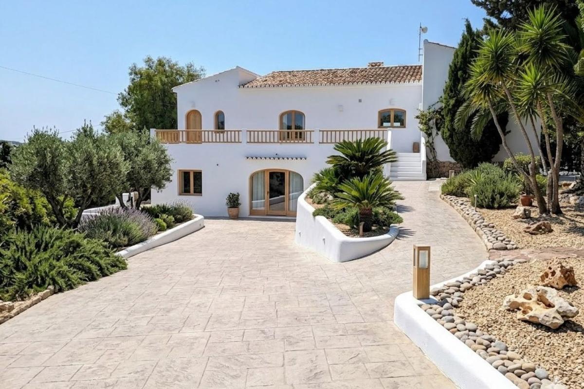 Properties for sale and rent in Spain photo 3