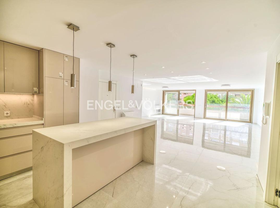 Venta de piso en Piso en Avenida Oscar Espla, Ensanche-Diputación, Alicante / Alacant, Alicante / Alacant
photo 1