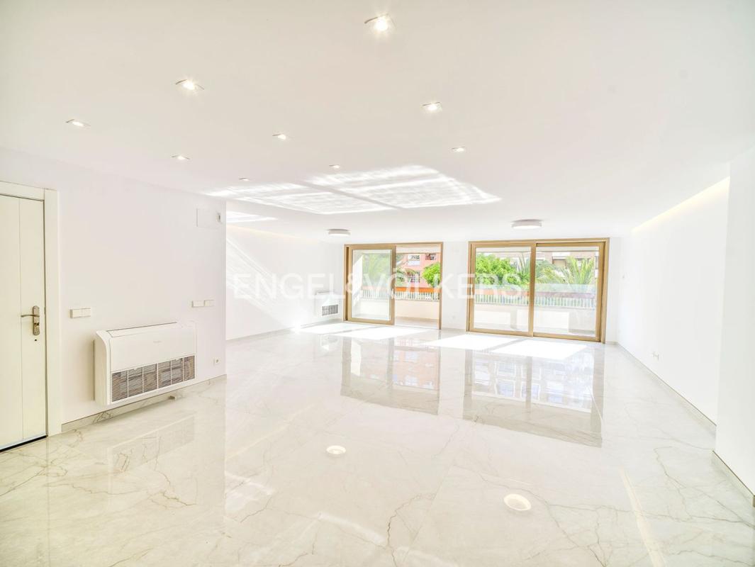 Venta de piso en Piso en Avenida Oscar Espla, Ensanche-Diputación, Alicante / Alacant, Alicante / Alacant
photo 2