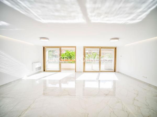 Venta de piso en Piso en Avenida Oscar Espla, Ensanche-Diputación, Alicante / Alacant, Alicante / Alacant
 photo 3