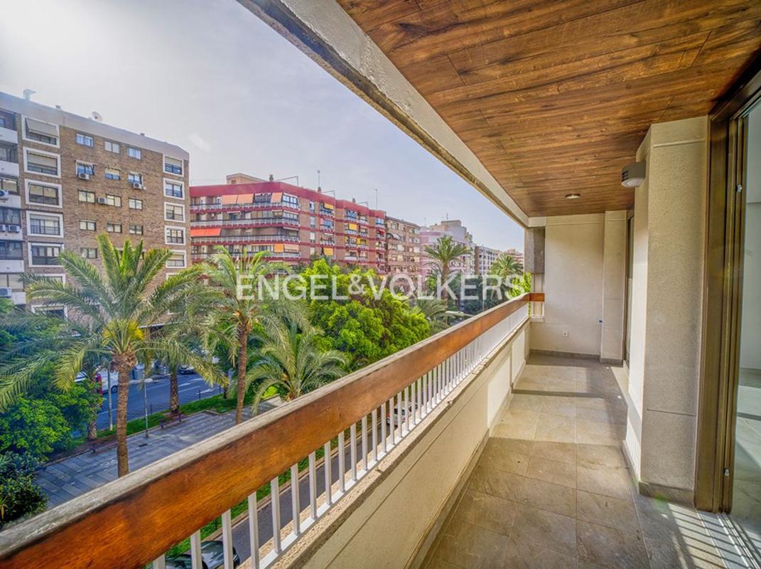 Venta de piso en Piso en Avenida Oscar Espla, Ensanche-Diputación, Alicante / Alacant, Alicante / Alacant
photo 4