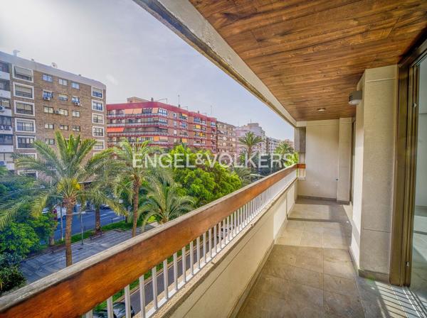 Venta de piso en Piso en Avenida Oscar Espla, Ensanche-Diputación, Alicante / Alacant, Alicante / Alacant
 photo 4