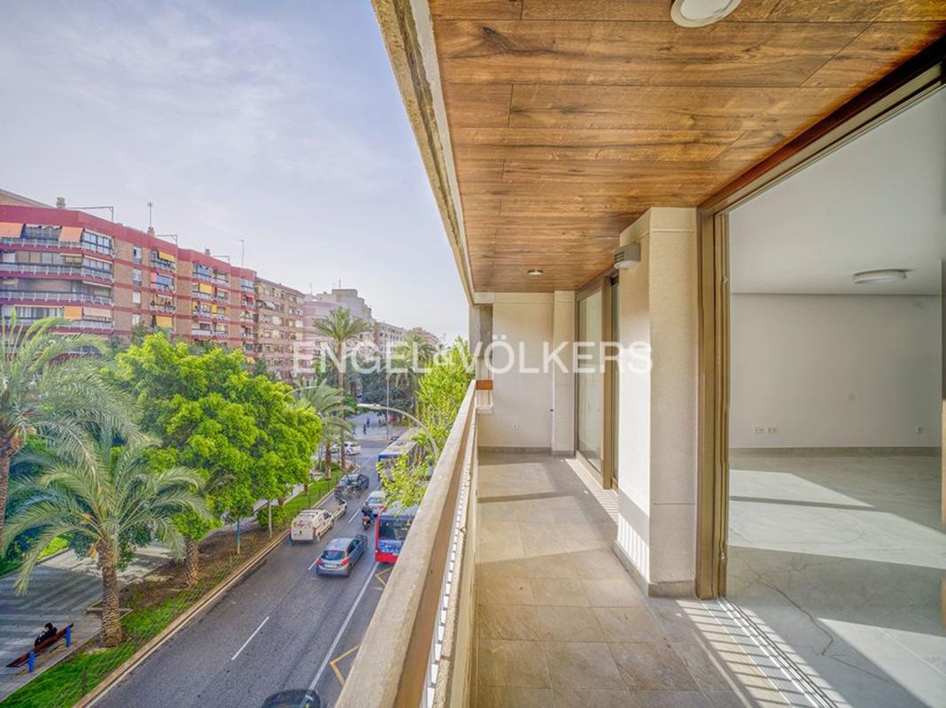 Venta de piso en Piso en Avenida Oscar Espla, Ensanche-Diputación, Alicante / Alacant, Alicante / Alacant
photo 5