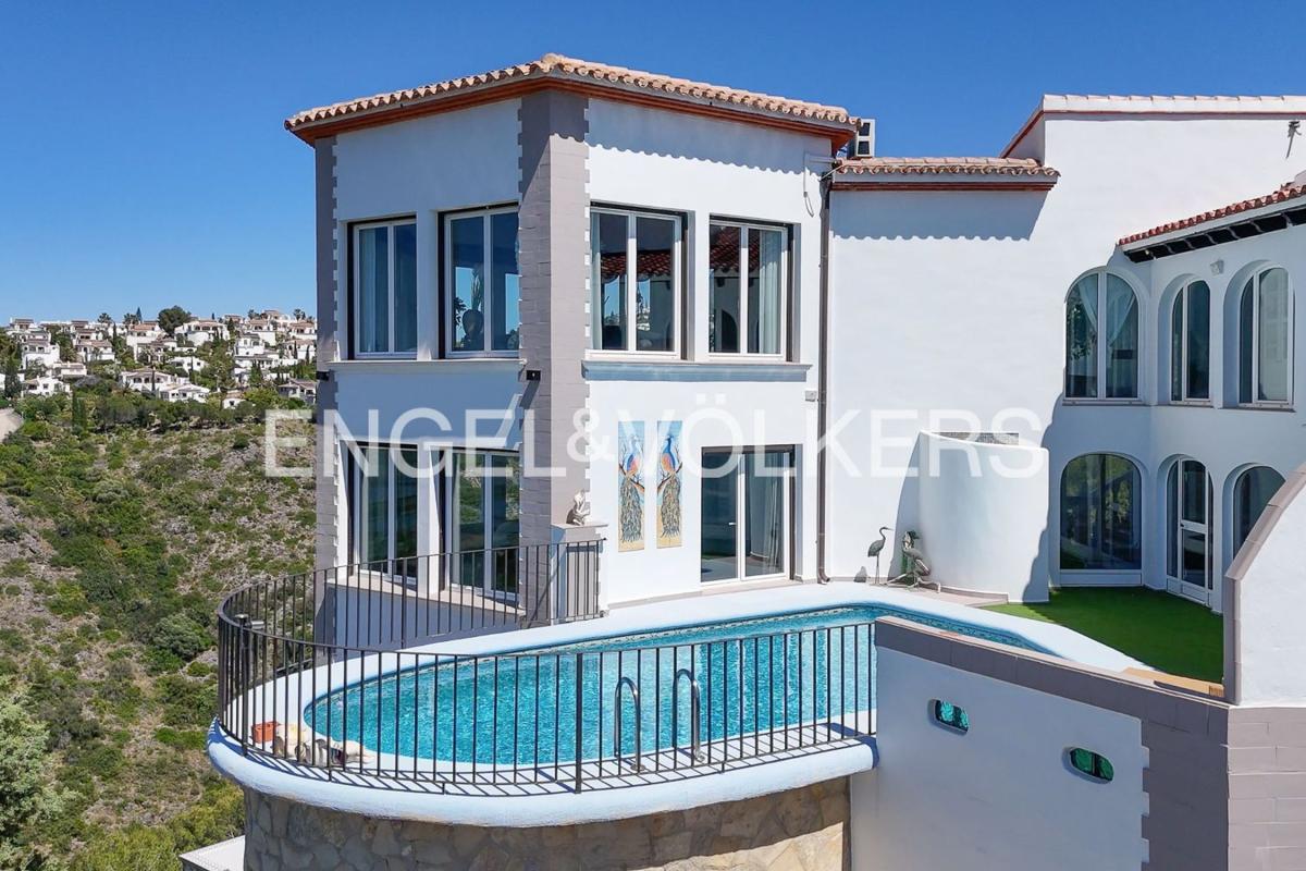 Properties for sale and rent in Spain photo 2