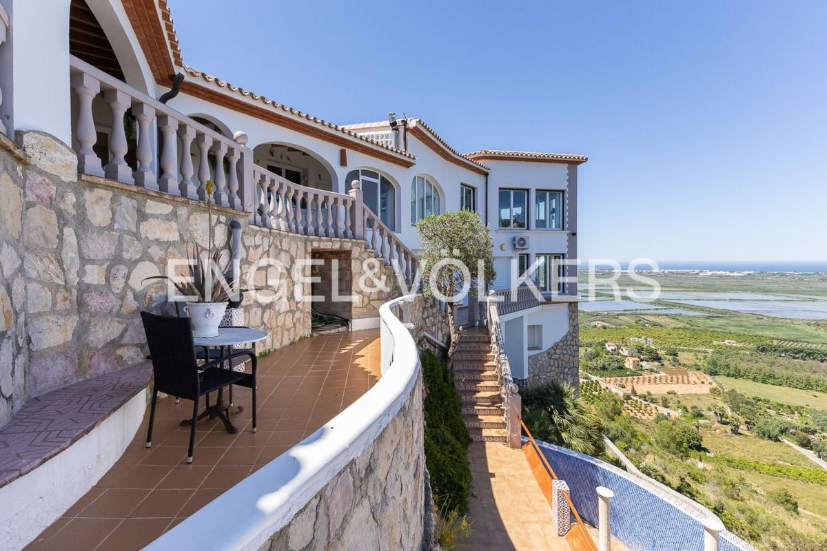 Properties for sale and rent in Spain photo 4