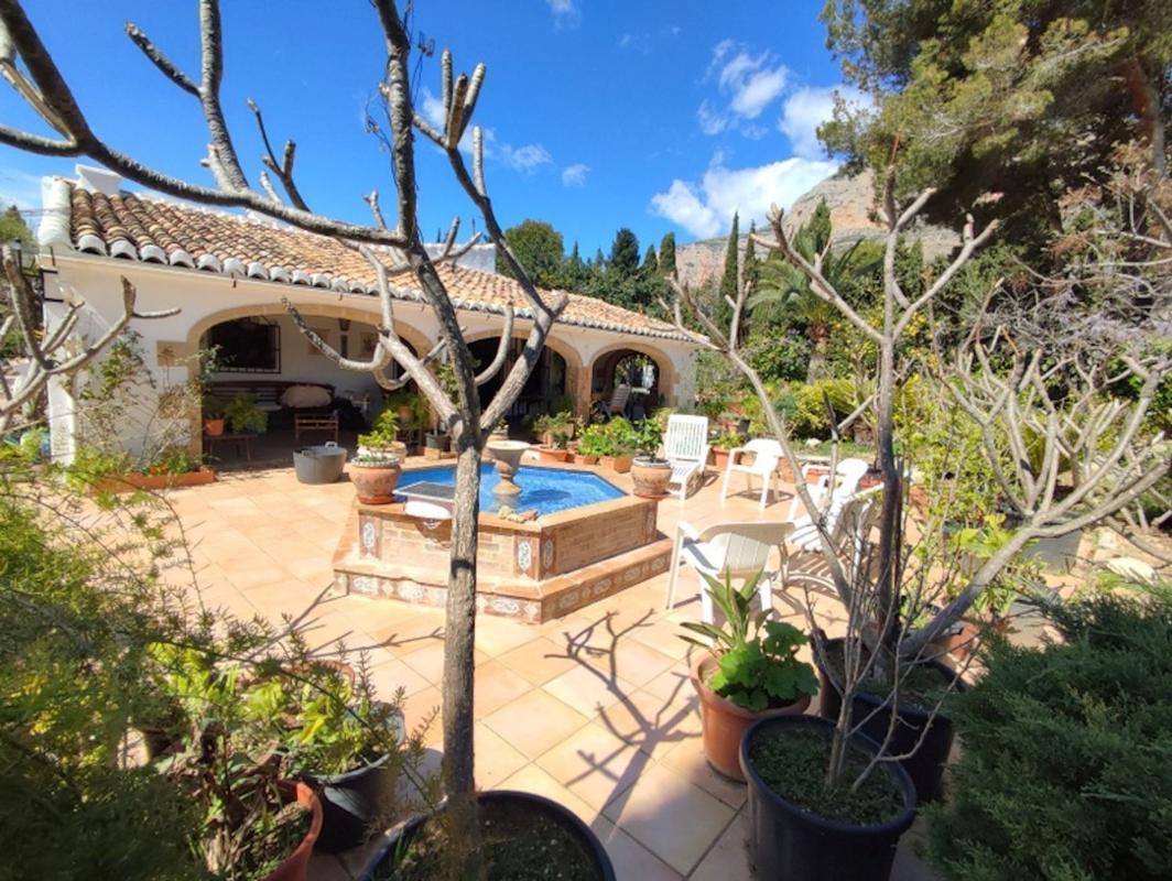 Properties for sale and rent in Spain photo 2
