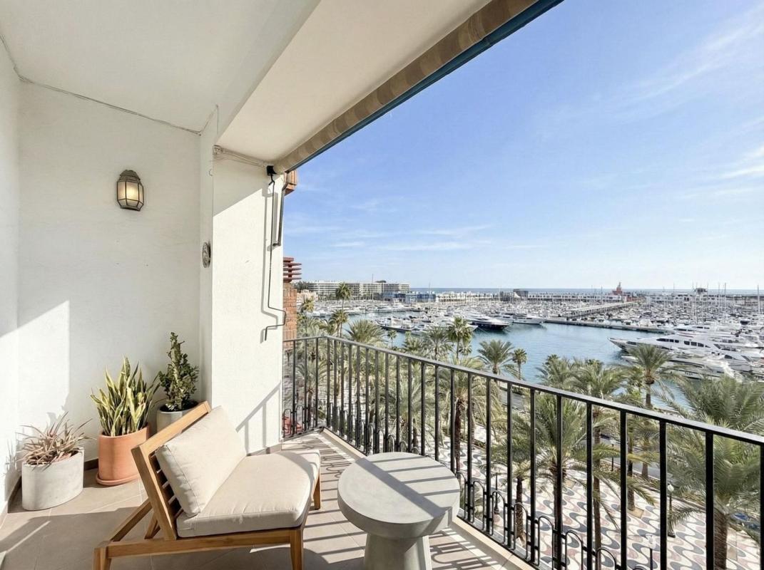 Sale of apartment in Piso en Paseo Esplanada d'Espanya, Centro Tradicional, Alicante / Alacant, Alicante
photo 1