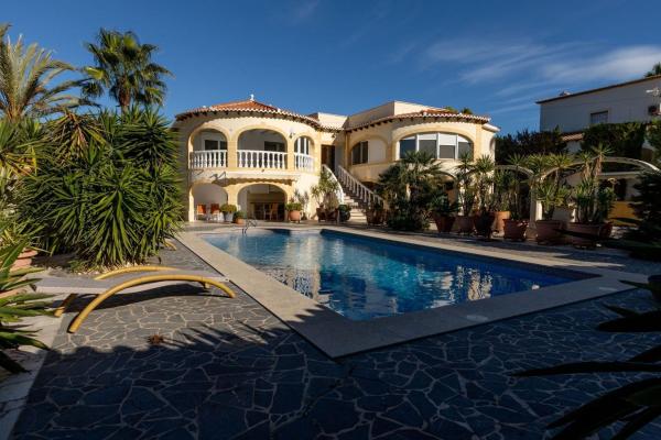 Casa o chalet independiente en Calle de l'Alzina, El Montgó, Denia photo 1