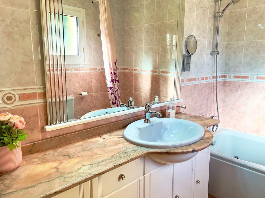 Properties for sale and rent in Spain photo 5