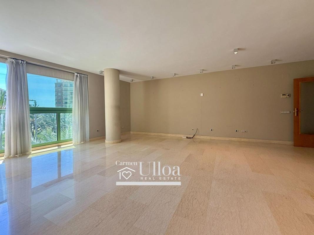 Venta de piso en Piso en Plaza de los Luceros, Ensanche-Diputación, Alicante / Alacant, Alicante / Alacant
photo 1