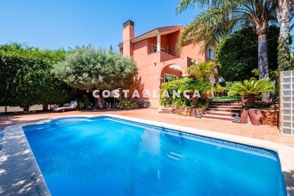 Chalet wolnostojący na sprzedaż w Casa o chalet en Avenida de Miguel Hernández, La Font - Mezquitas, San Juan de Alicante, San Juan de Alicante thumbnail 2