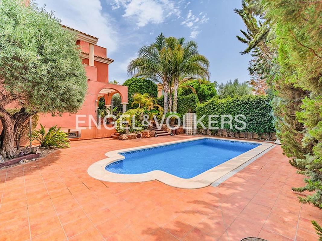 Propiedades en venta y alquiler en España photo 2