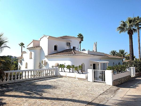Chalet wolnostojący na sprzedaż w  Casa o chalet en Pinar de Advocat-Cometa, Moraira, Moraira photo 2
