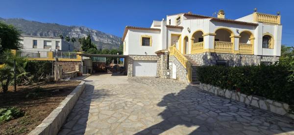 Chalet wolnostojący na sprzedaż w Casa o chalet en El Montgó, Denia, Dénia thumbnail 2