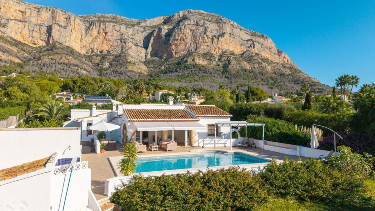 Properties for sale and rent in Spain photo 1