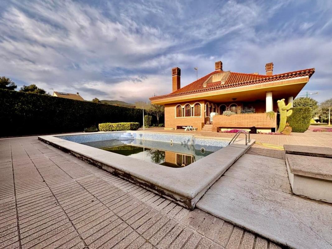 Properties for sale and rent in Spain photo 2