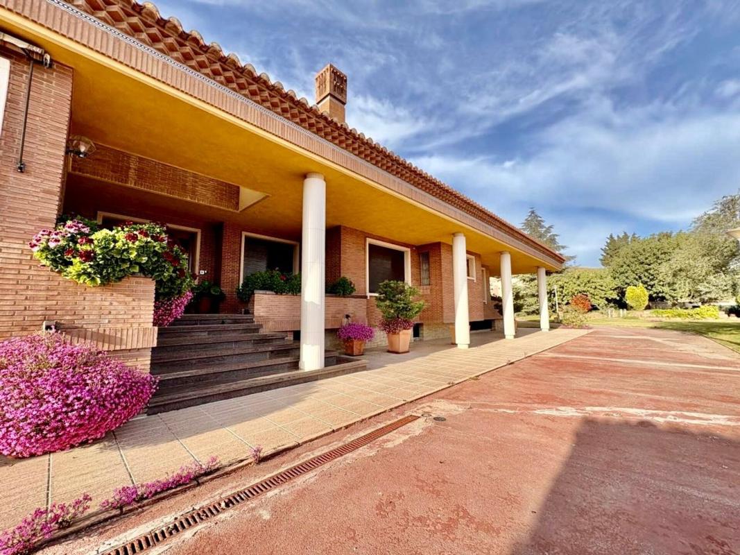 Properties for sale and rent in Spain photo 3