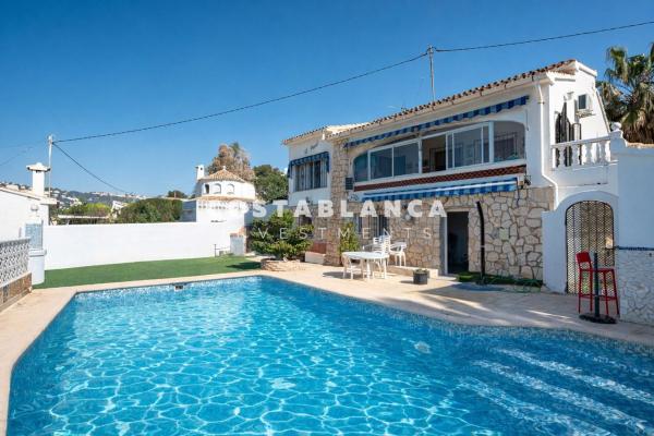 Частный шале на продаже в Casa o chalet en Avenida de la Marina, Cala Advocat - Baladrar, Benissa, Бенисса photo 1