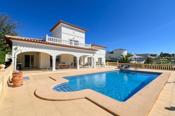 Chalet wolnostojący na sprzedaż w Casa o chalet en Pinar de Advocat-Cometa, Moraira, Moraira photo 1