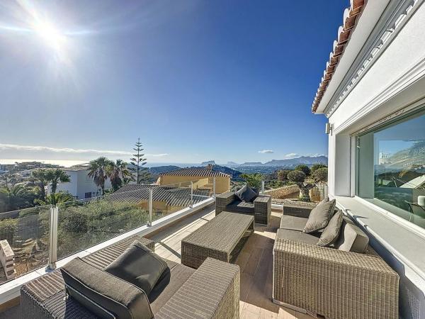 Independent chalet for sale in Casa o chalet en Calle Magnolias, 48, Cumbre del Sol, Benitachell, Benitachell
thumbnail 2