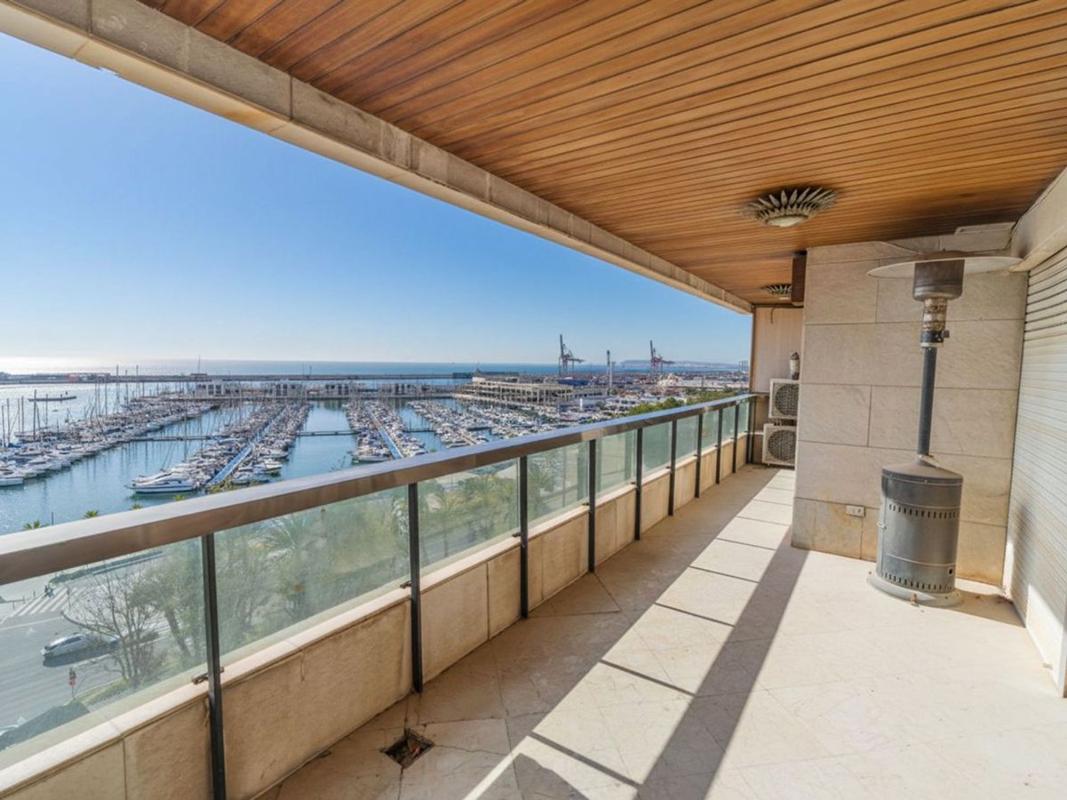 Sale of apartment in Piso en Avenida de Ramón y Cajal, 1, Centro Tradicional, Alicante / Alacant, Alicante
photo 1