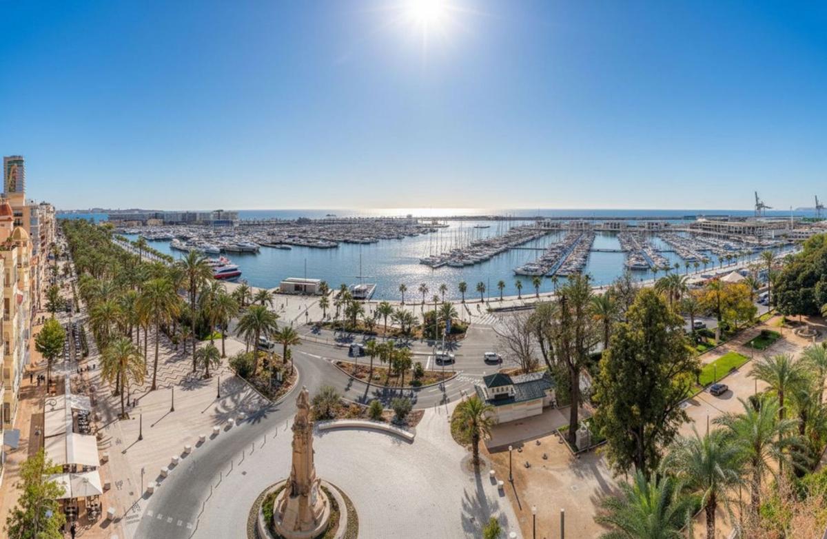Sale of apartment in Piso en Avenida de Ramón y Cajal, 1, Centro Tradicional, Alicante / Alacant, Alicante
photo 3