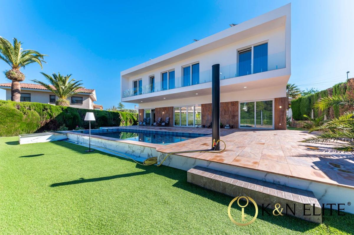 Properties for sale and rent in Spain photo 3
