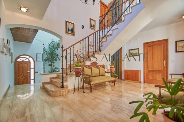 Chalet adosado en Calle Major, Centro, San Vicente del Raspeig photo 1