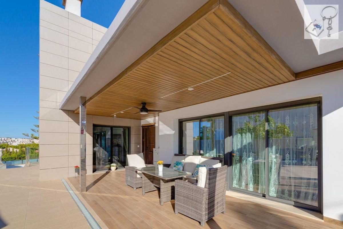 Sale of independent chalet in Casa o chalet en Zona los Frutales, Torrevieja, Torrevieja
photo 4