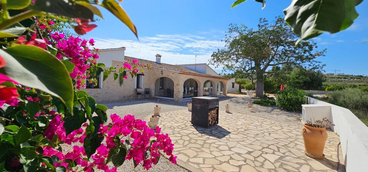 Propiedades en venta y alquiler en España photo 1