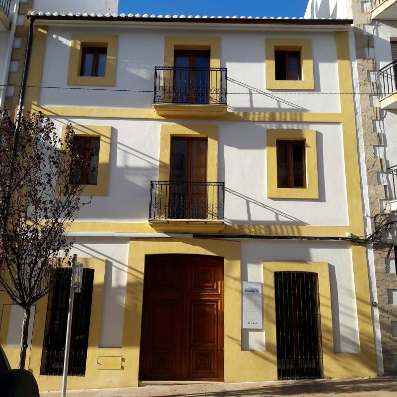 Propiedades en venta y alquiler en España photo 1
