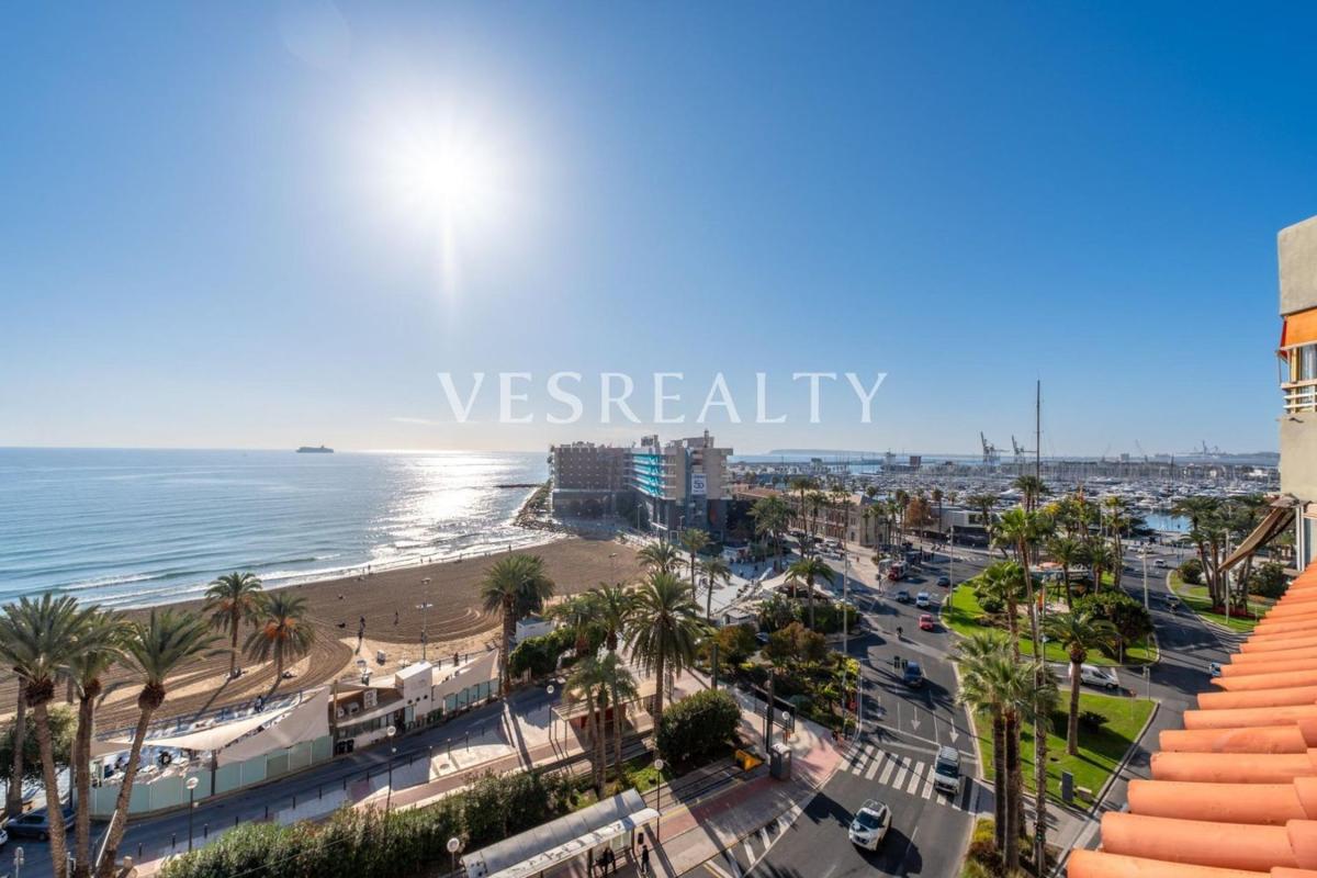 Venta de ático en Ático en Avenida Juan Bautista Lafora, Casco Histórico-Santa Cruz, Alicante / Alacant, Alicante / Alacant photo 3