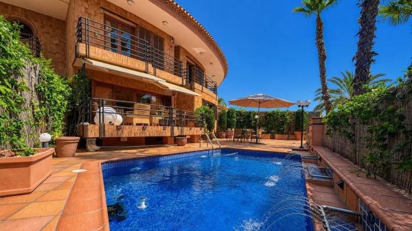 Casa o chalet independiente en Avenida Oscar Espla, Calas de Santa Pola este, Santa Pola photo 1