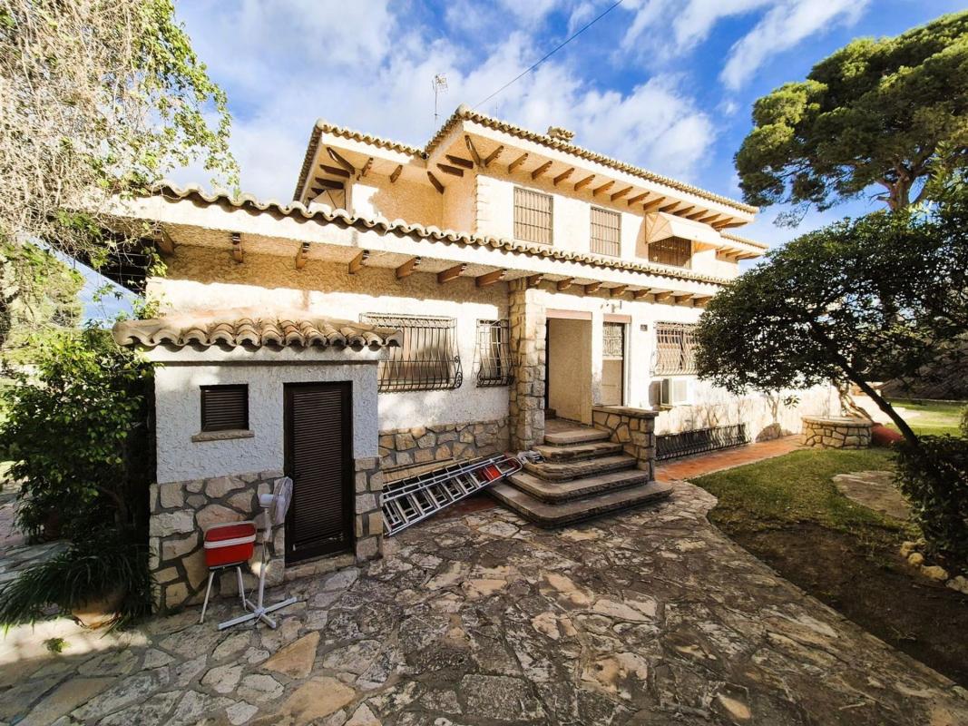 Properties for sale and rent in Spain photo 3