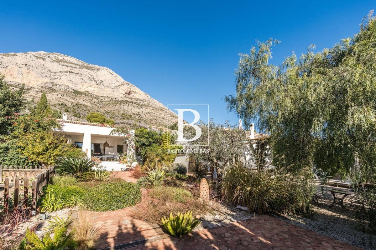 Properties for sale and rent in Spain photo 2