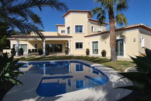 Casa o chalet independiente en Avenida del Mediterrani, Cala Advocat - Baladrar, Benissa thumbnail 2
