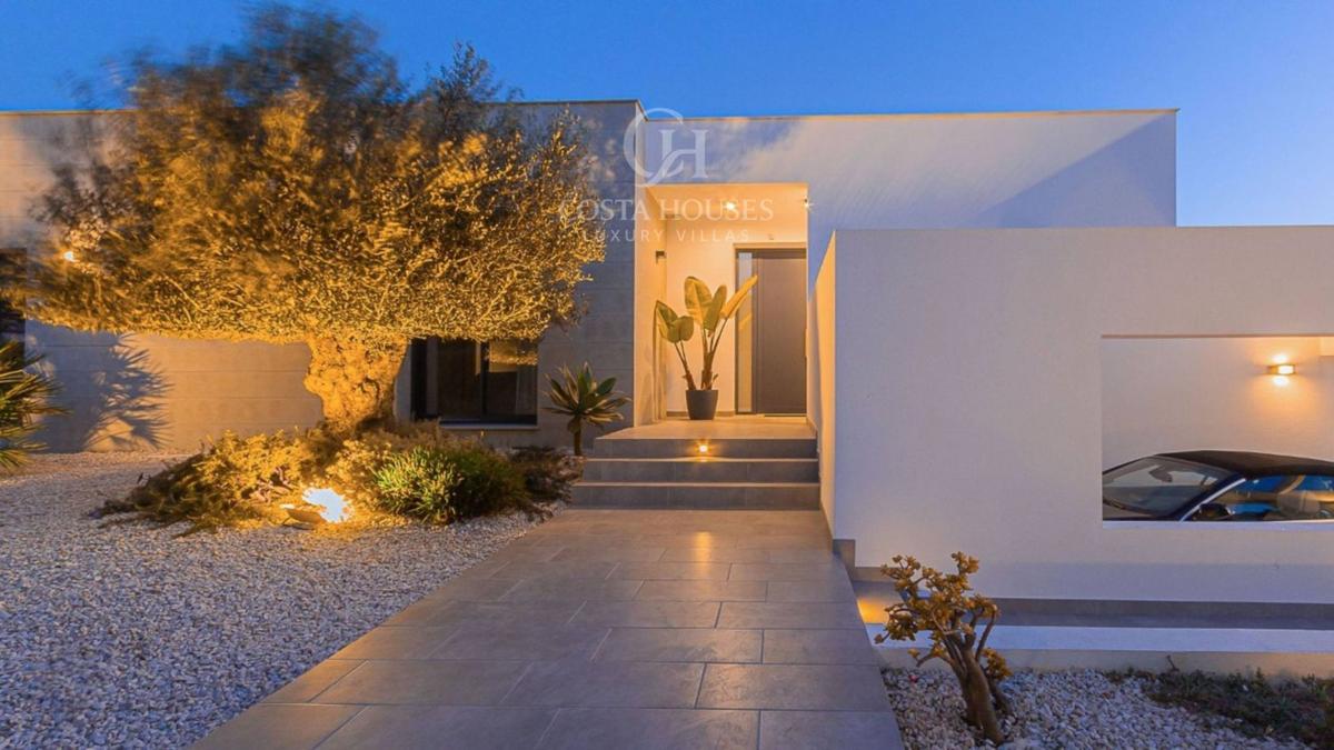 Properties for sale and rent in Spain photo 2