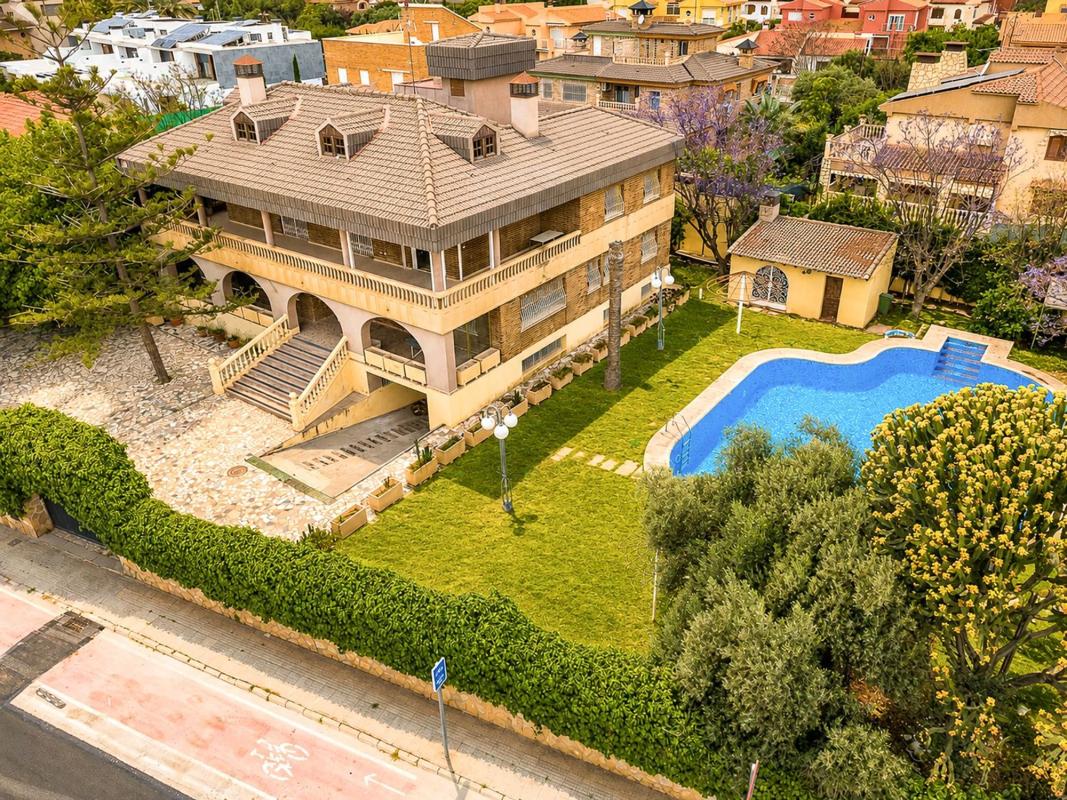 Propiedades en venta y alquiler en España photo 1