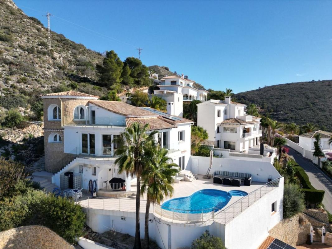 Properties for sale and rent in Spain photo 1