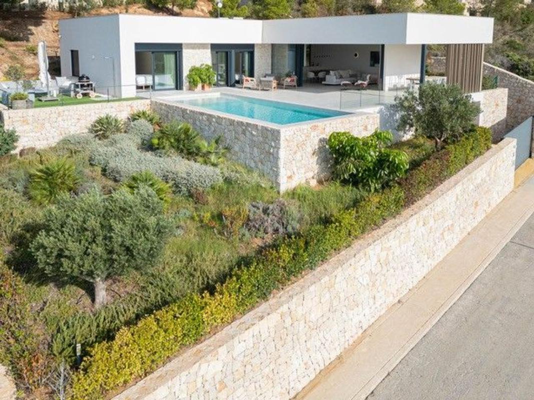 Properties for sale and rent in Spain photo 2