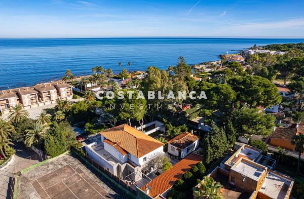 Chalet wolnostojący na sprzedaż w Casa o chalet en Calle Io, Les Rotes/Las Rotas, Denia, Dénia thumbnail 2