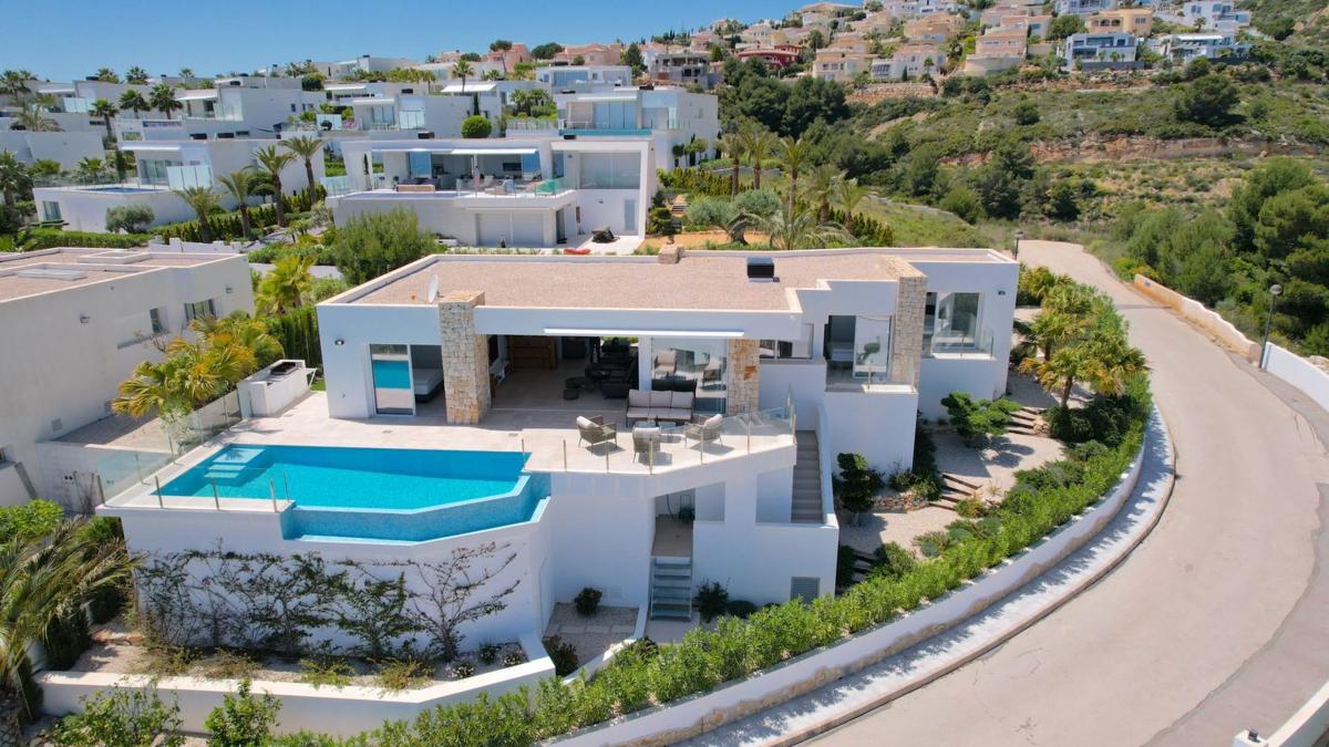 Properties for sale and rent in Spain photo 2