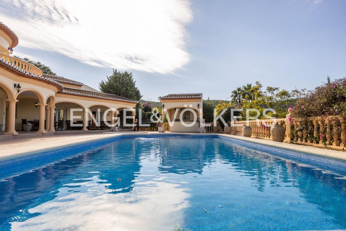 Propiedades en venta y alquiler en España photo 1