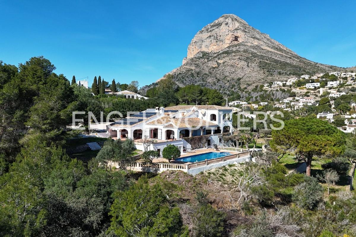 Properties for sale and rent in Spain photo 2